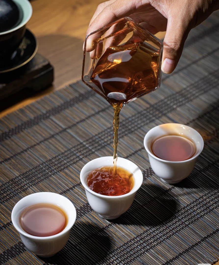 2016年0085 357克/饼 品相完美 ！整提7饼