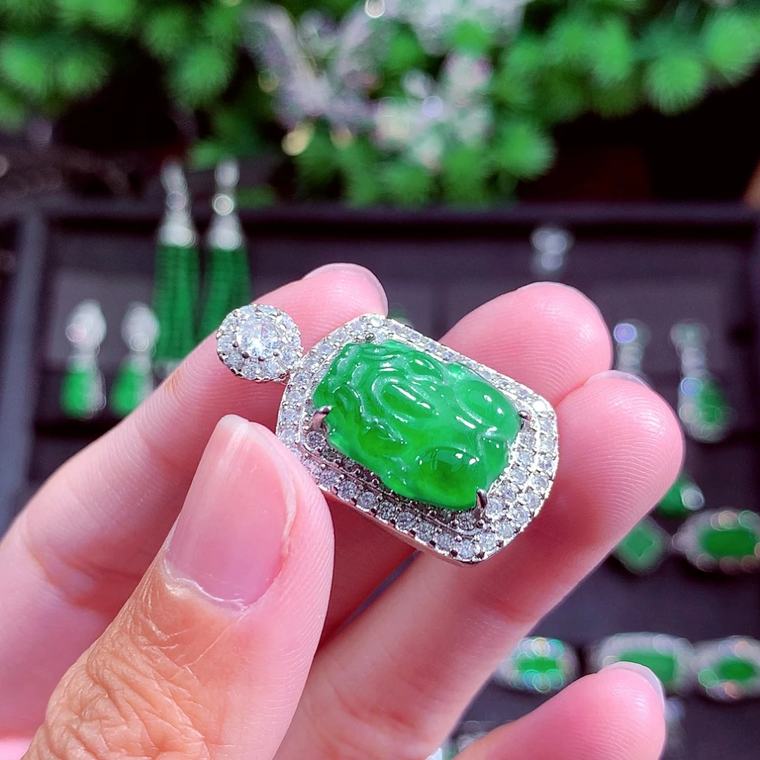 颈饰未镶嵌翡翠天然