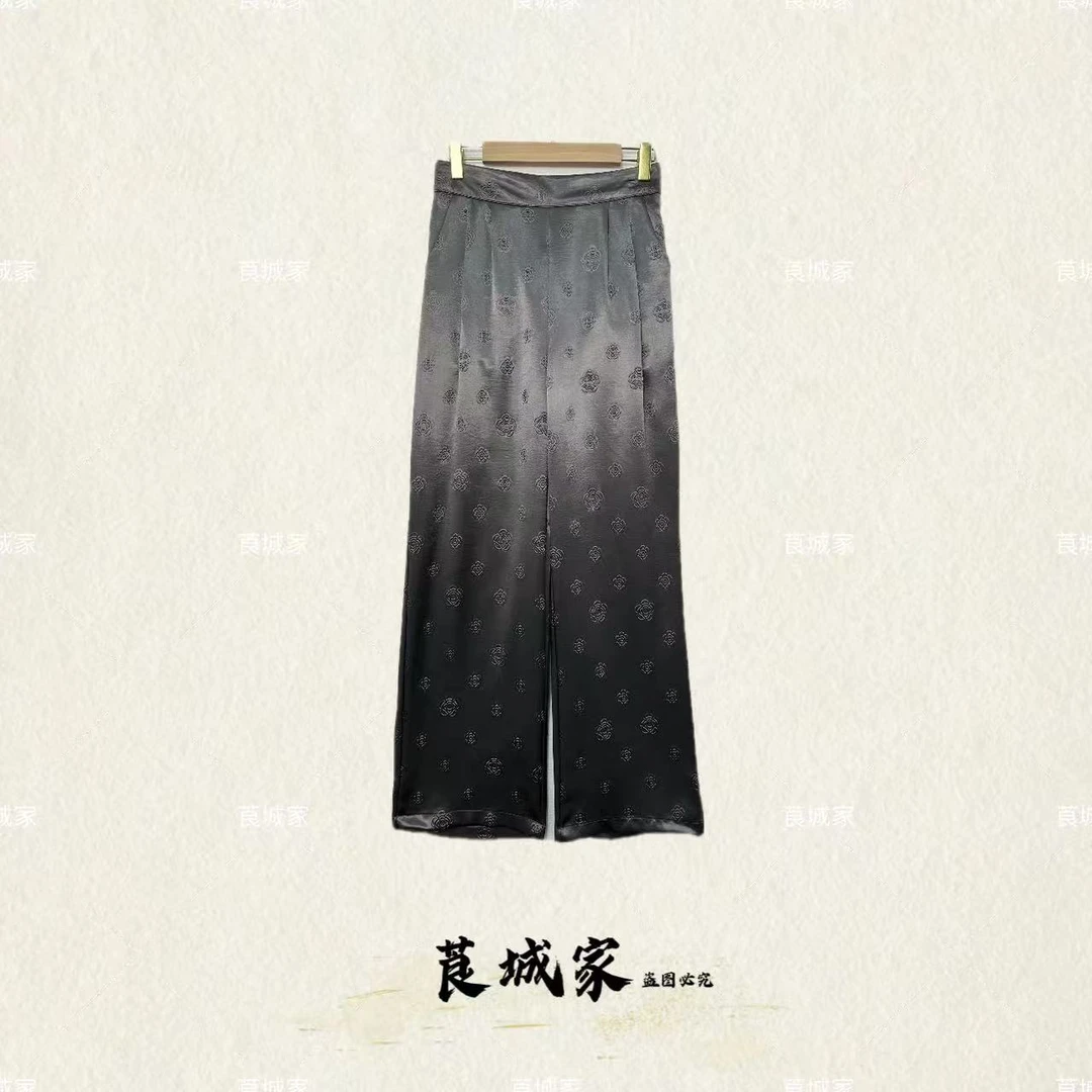 K1110点梅   经典款立体压花设计光面直筒裤