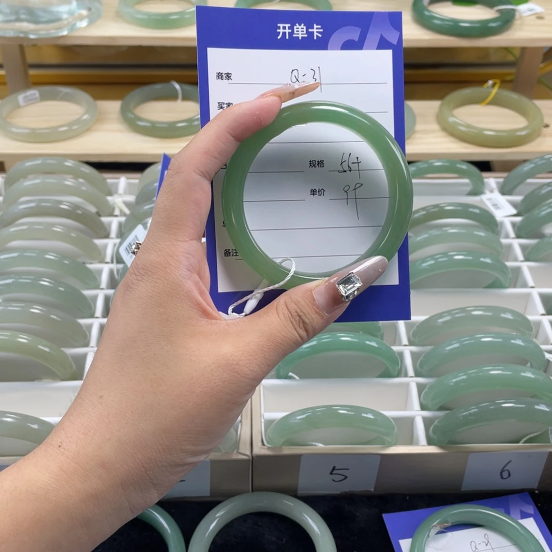 石英质玉手镯未镶嵌