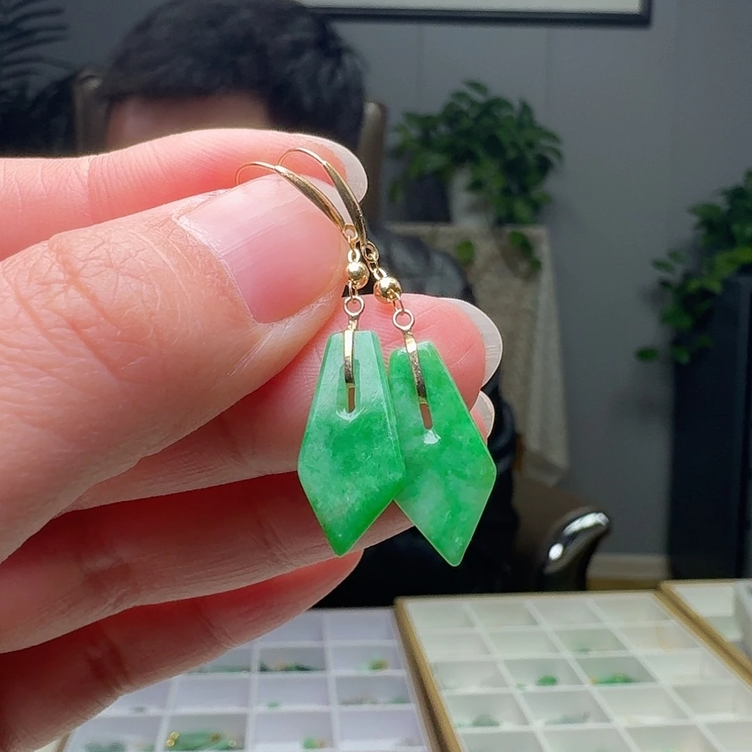 翡翠18K金镶嵌耳饰天然