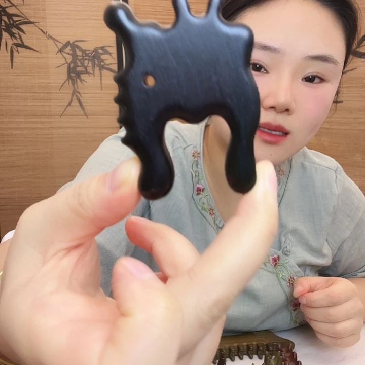 紫光檀龙手微瑕疵