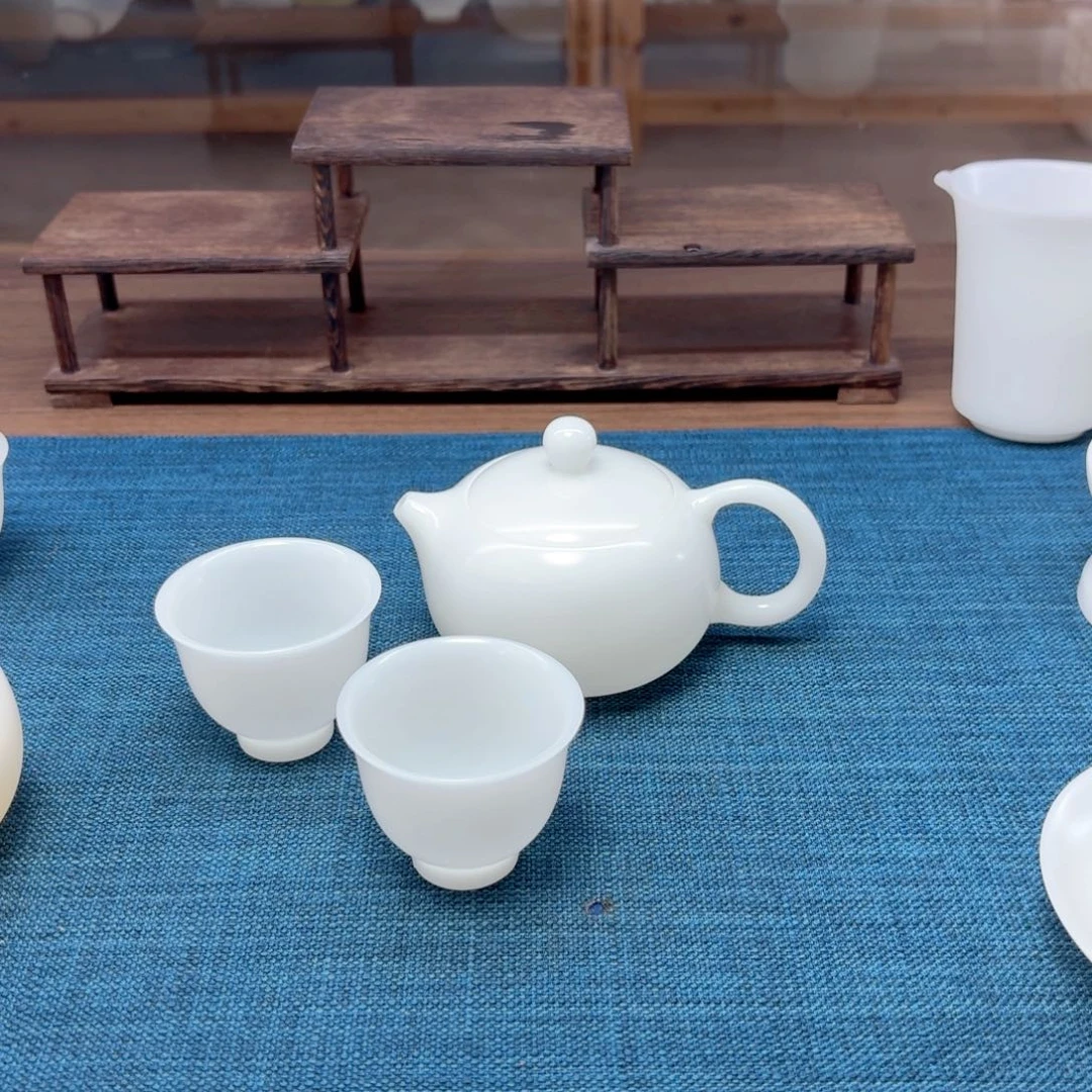 蓝***色素烧璞玉冰种玉茶具工厂