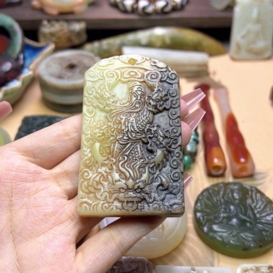 未镶嵌蛇纹石玉颈饰