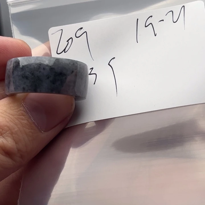 翡翠戒指未镶嵌明天