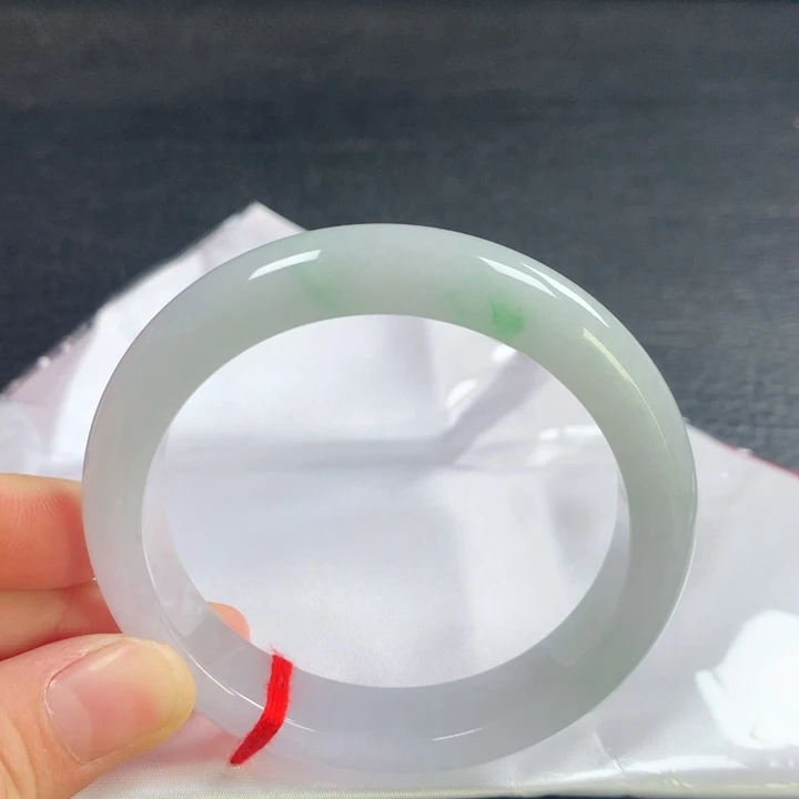 翡翠手镯未镶嵌55圈
