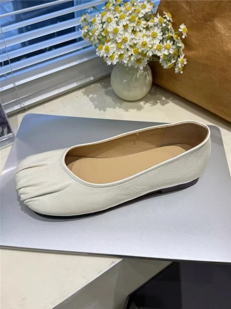 潮牌复古温柔褶皱配裙子单鞋女春季小众银色温柔豆豆鞋