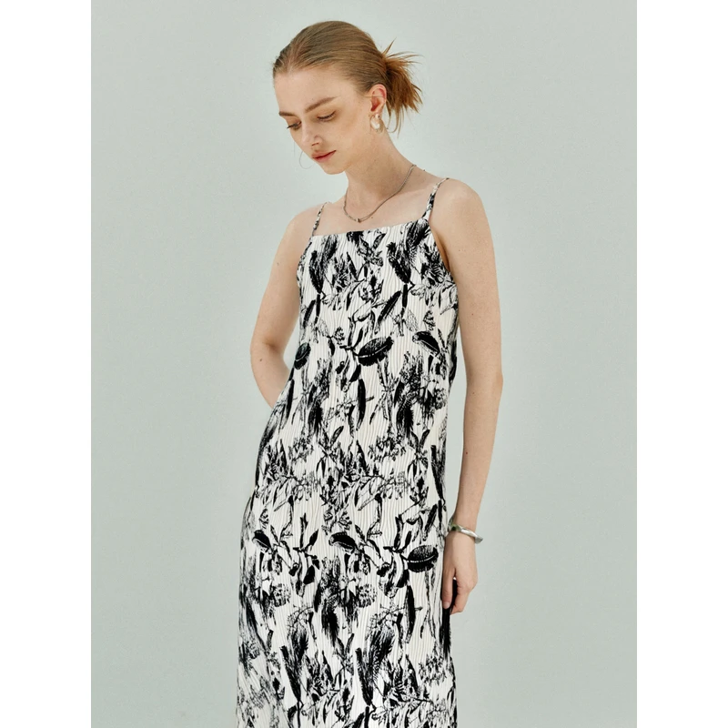 郁金香水墨压褶一字方领气质显瘦度假吊带连衣裙