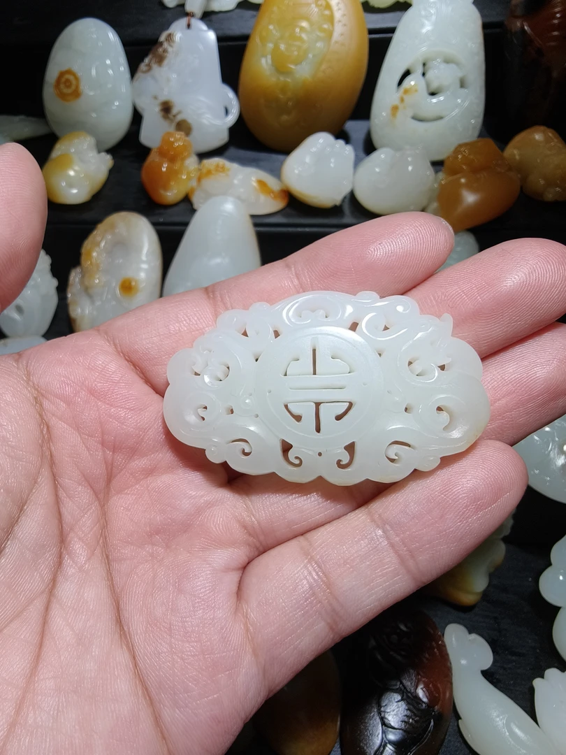 新疆和田玉，龙凤佩50*31.7*11.3克重27.3g