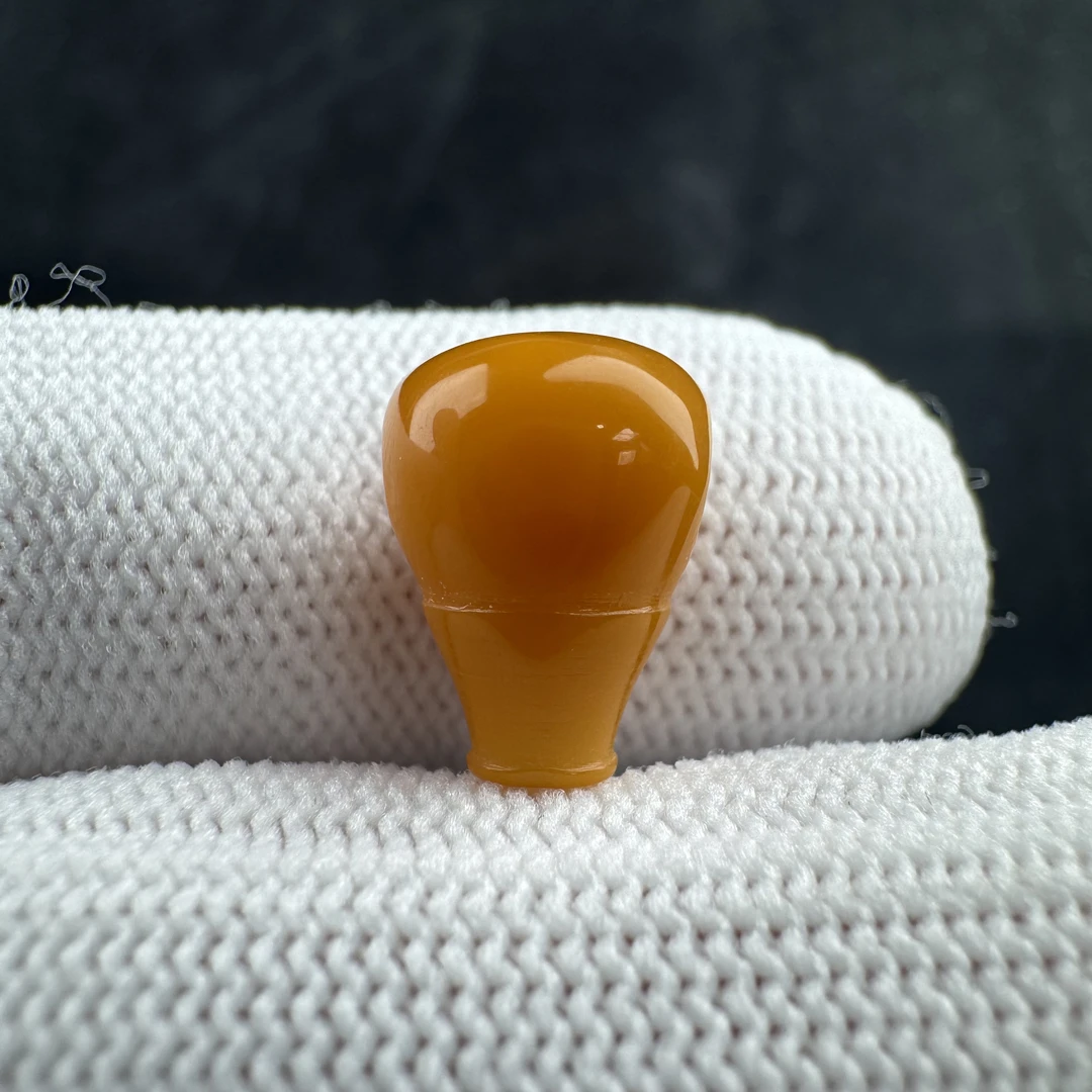 Z6828天然蜜蜡 鸡油红三通 9*12.5mm支持复检