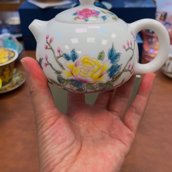 瓷片花花绿绿地在火山直播分享