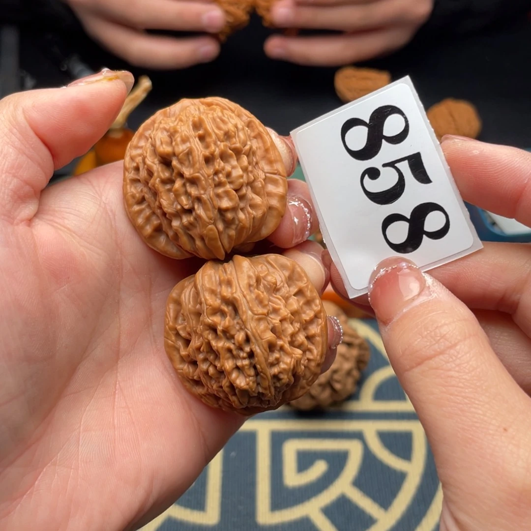 文玩核桃吊坠38高庄四座楼858号