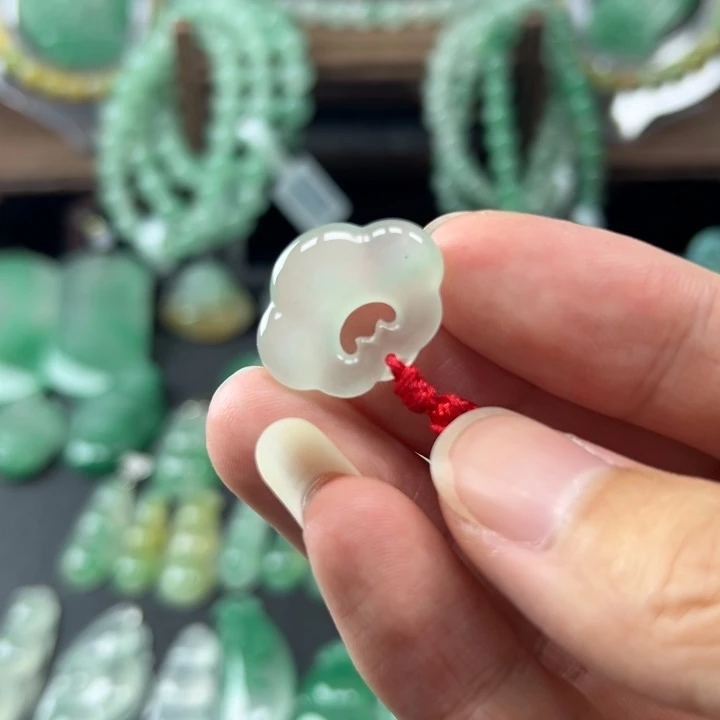 石英质玉未镶嵌颈饰