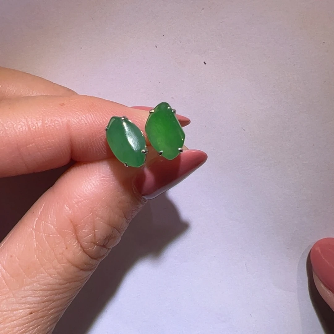 翡翠颈饰18K金镶嵌耳钉