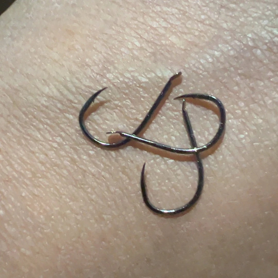 散装鲤鱼钩三百枚左右