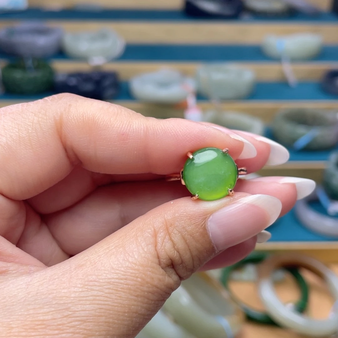 未镶嵌戒指和田玉