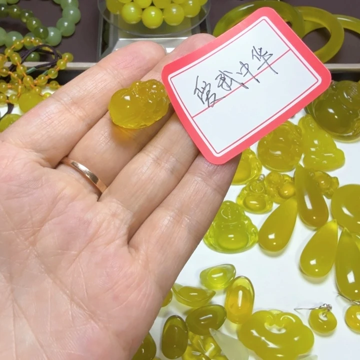 爱***华蛇纹石玉未镶嵌颈饰