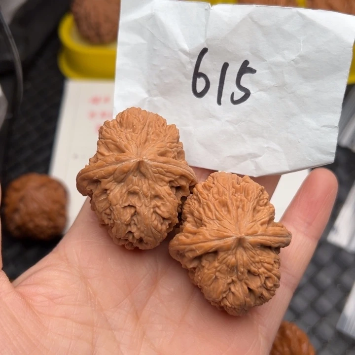 核桃平谷方尊带黄点