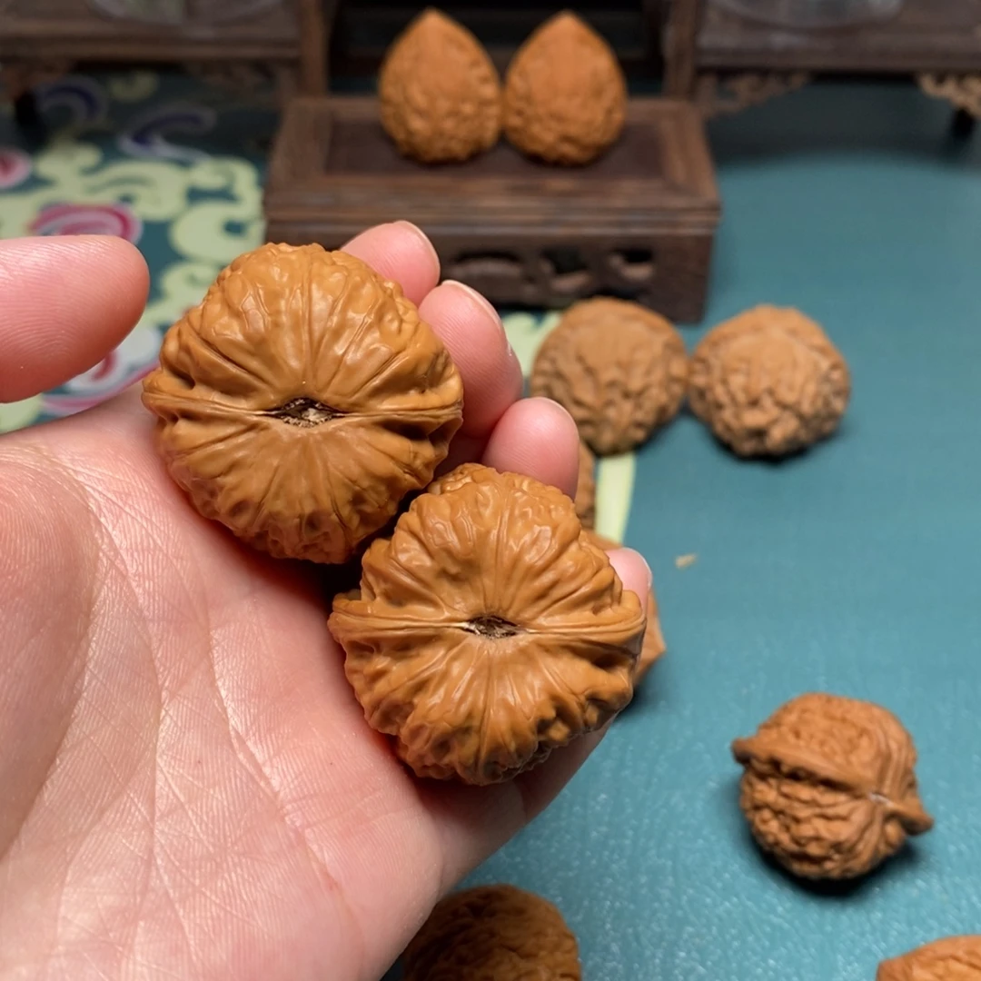 核桃37尺全品石佛