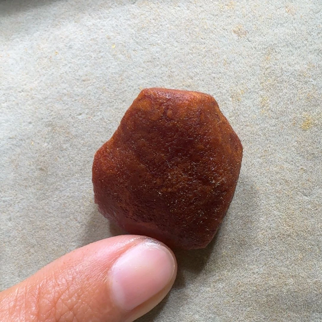 定制琥珀未镶嵌八**财定制