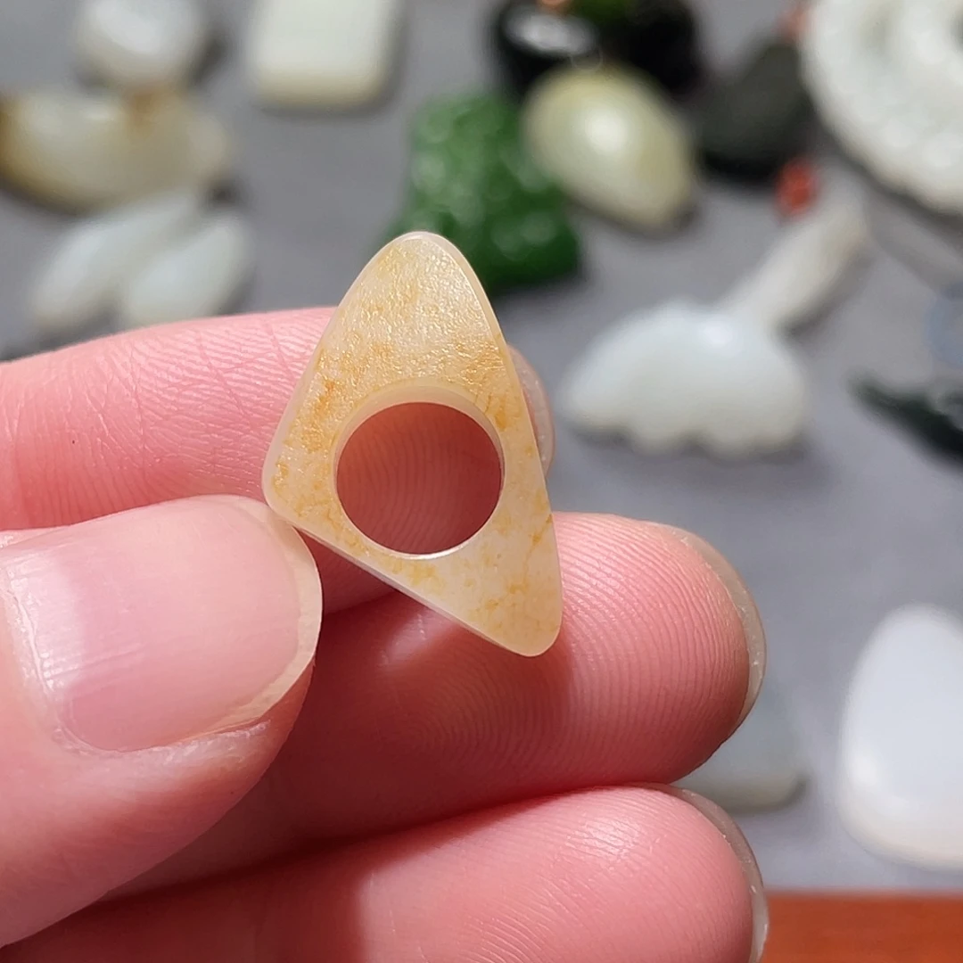 和田玉（糖玉）未镶嵌颈饰