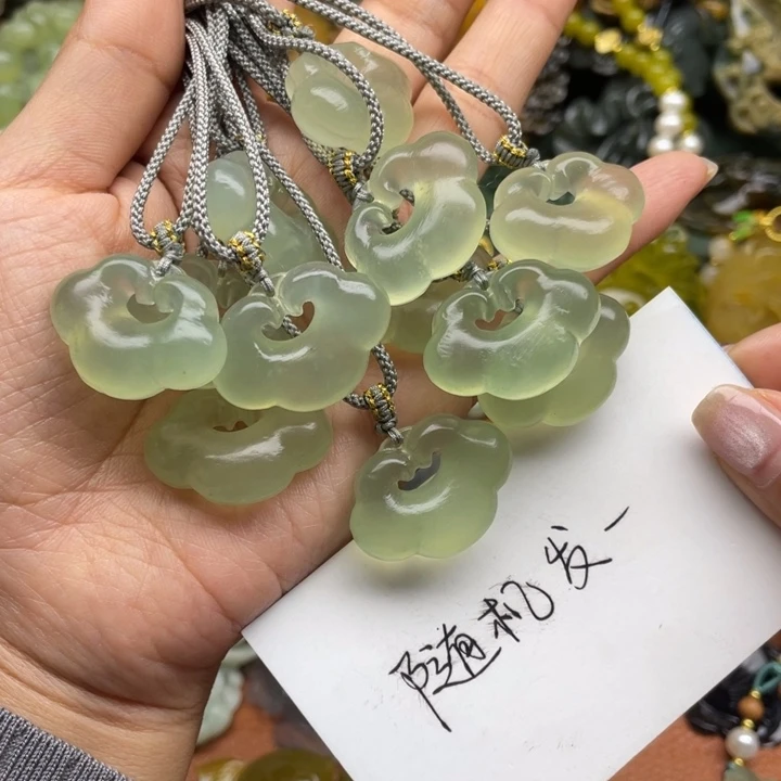 蛇纹石玉未镶嵌吊坠