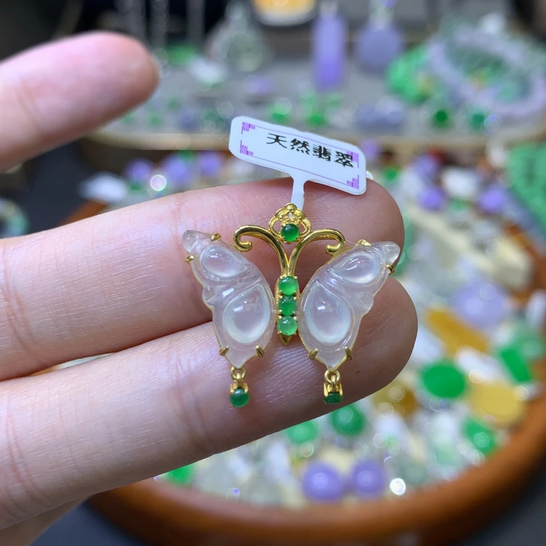 颈饰18K金镶嵌翡翠