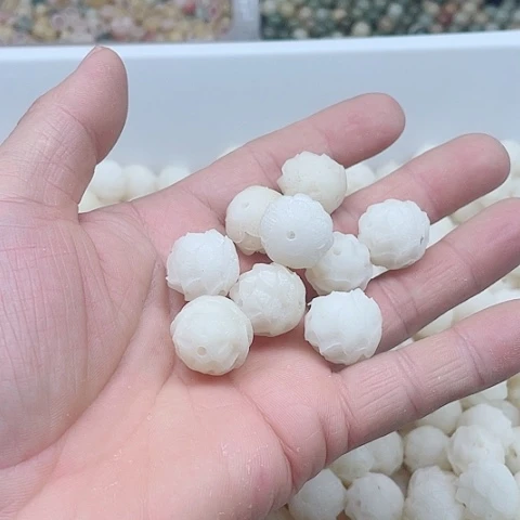 白玉菩提吊坠瑕疵大莲花10颗
