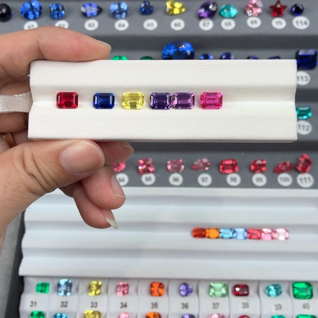 盖***熊合成（培育）蓝宝石裸石13.68