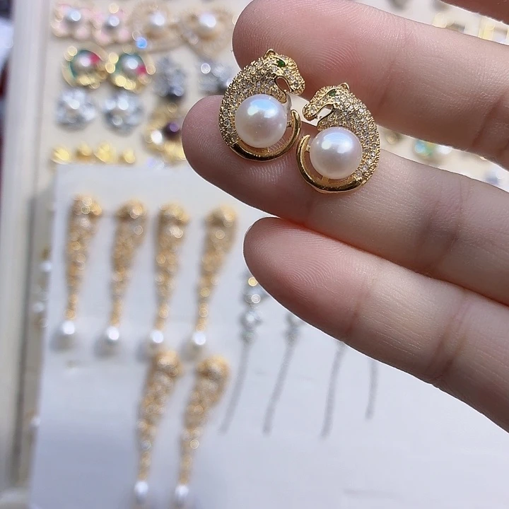 淡水珍珠合金耳饰