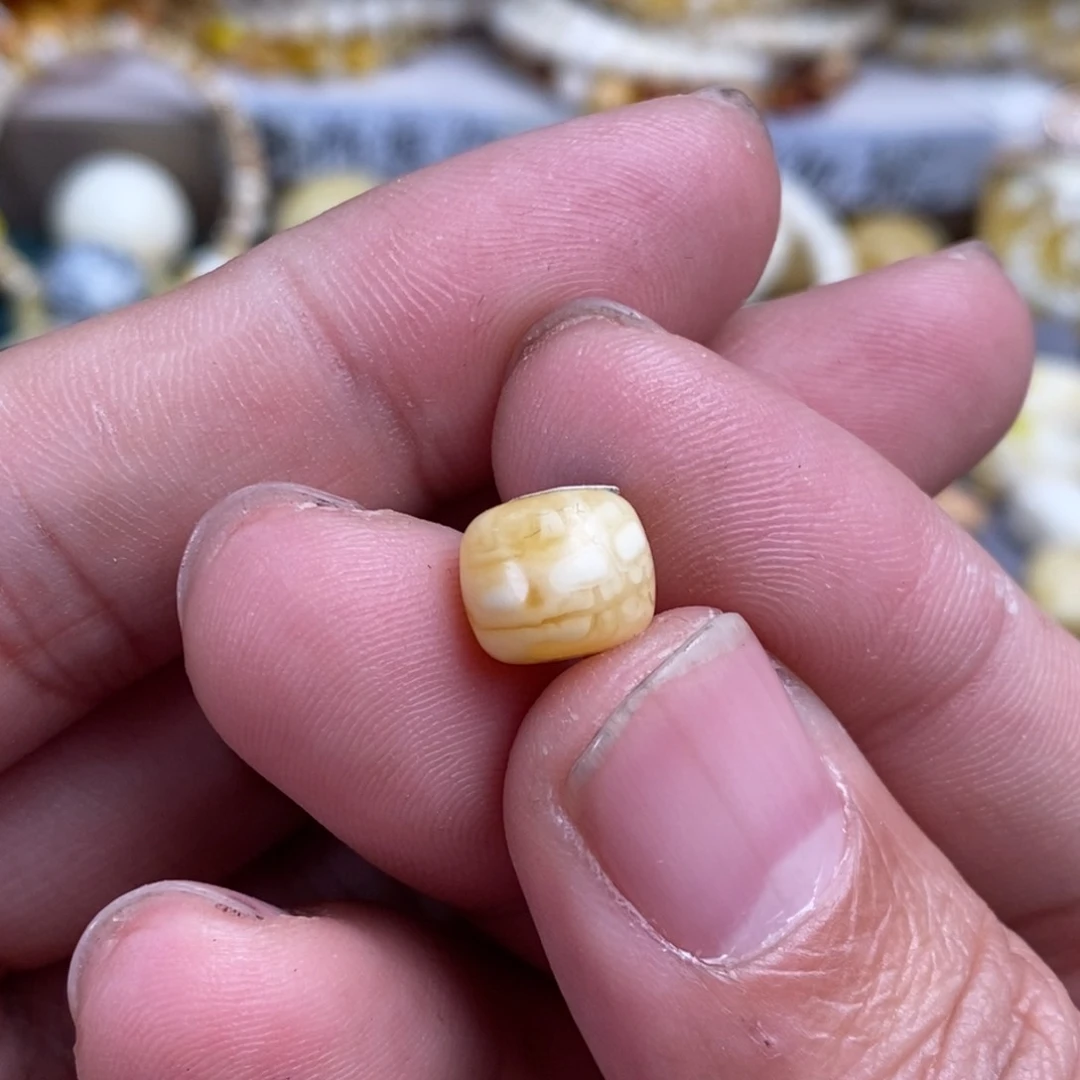 琥珀裸石未镶嵌名****现10mm虎皮纹老型