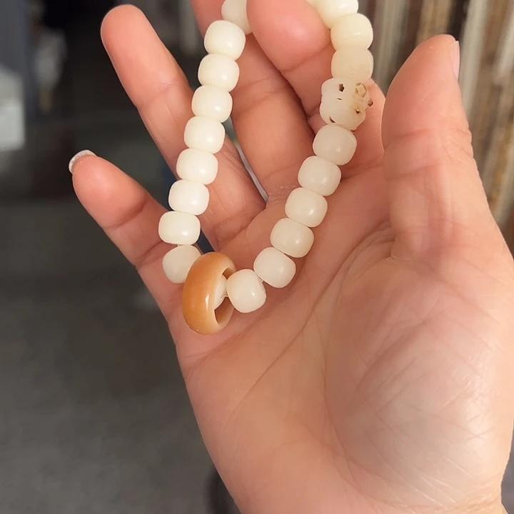 白玉菩提吊坠8×10