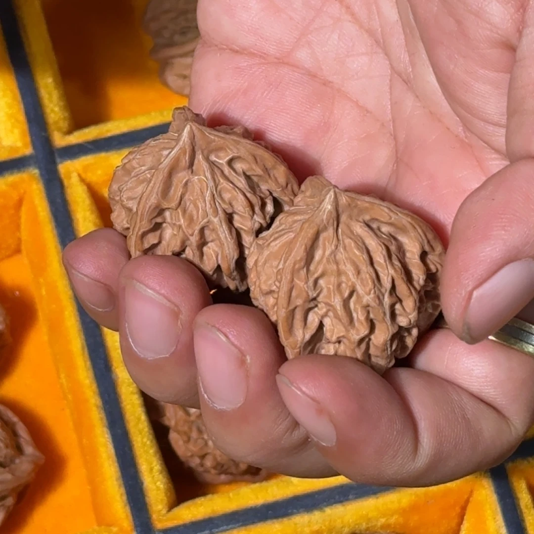 文玩核桃把件盘山三棱小35以下