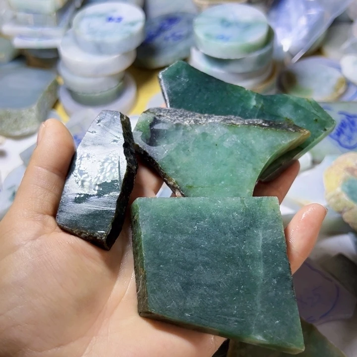 颈饰未镶嵌翡翠凡*