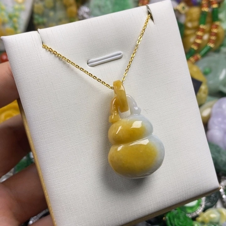 翡翠未镶嵌吊坠(赠链)