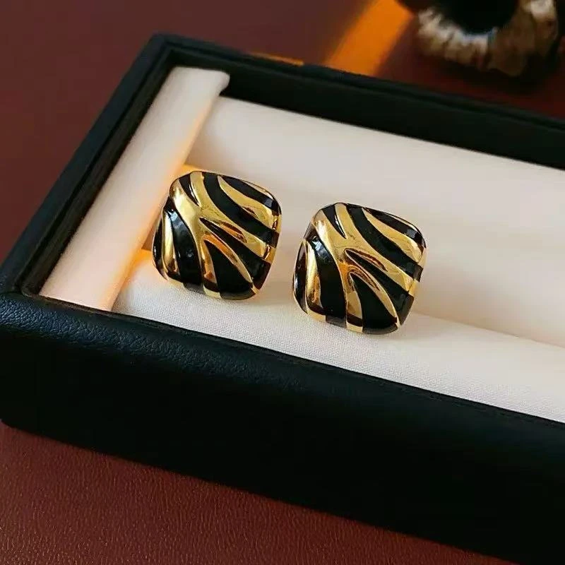 纯铜耳饰 复古斑马纹~小众设计黑金撞色几何方形耳钉 W172