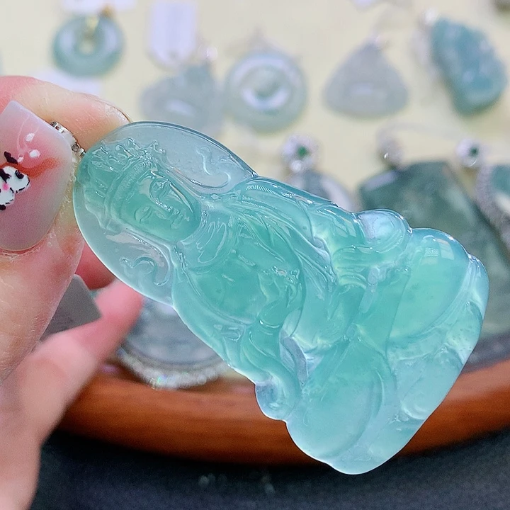 翡翠颈饰18K金镶嵌翡翠