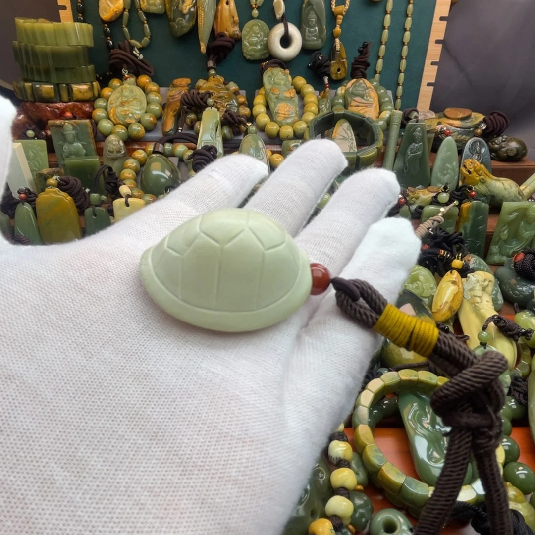 岫岩老玉（透闪石质玉）未镶嵌颈饰