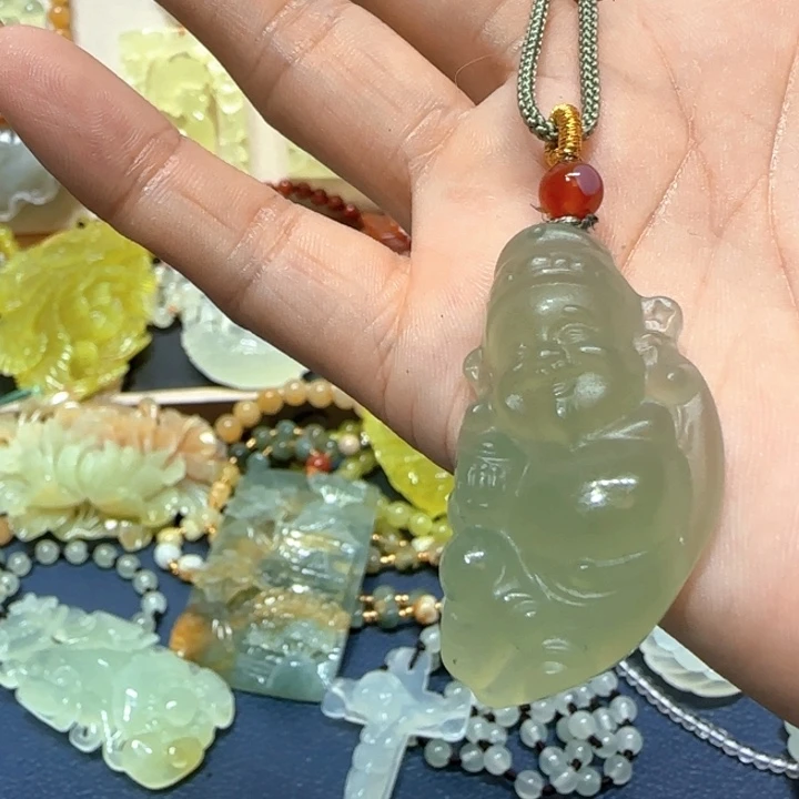未镶嵌蛇纹石玉吊坠
