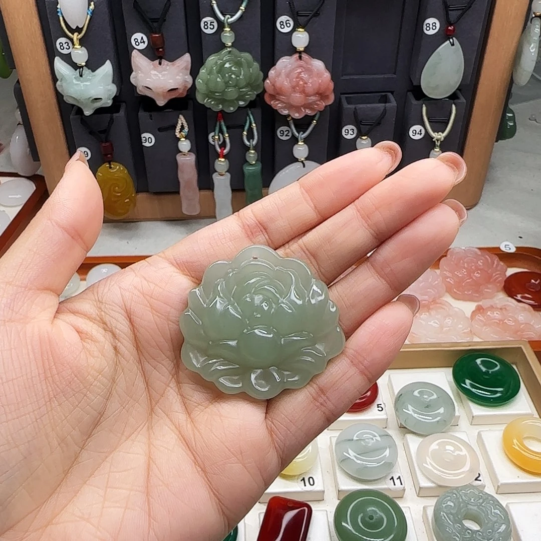 甜***贝颈饰未镶嵌石英质玉