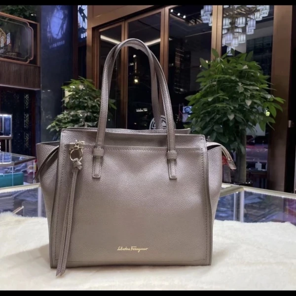 菲拉格慕/包包/95新/市场价18000/250925zb0010