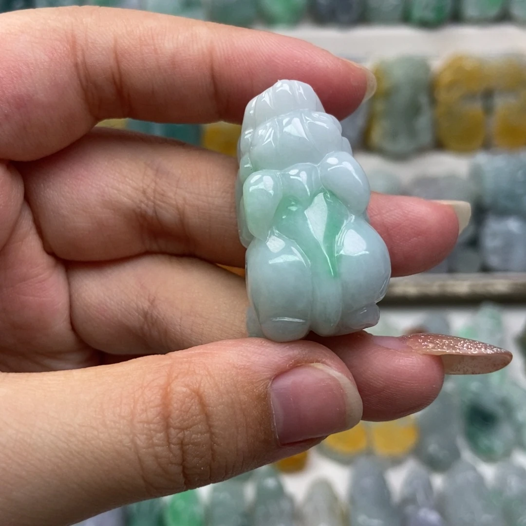 翡翠未镶嵌吊坠(赠链)
