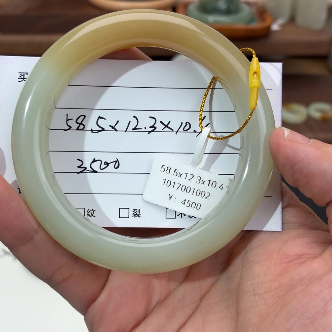 加***油和田玉（糖玉）未镶嵌手镯