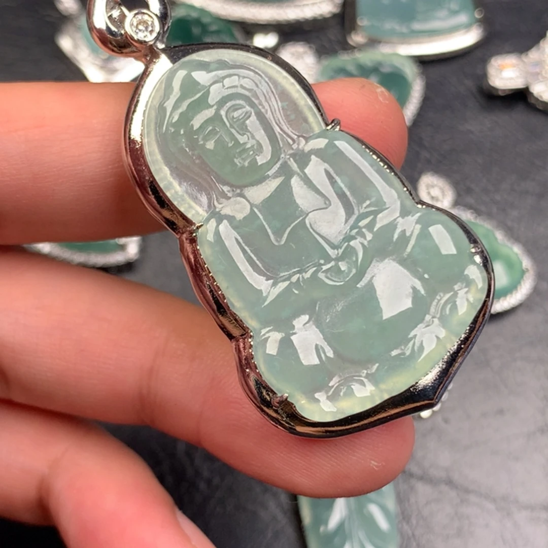 翡翠未镶嵌颈饰观音