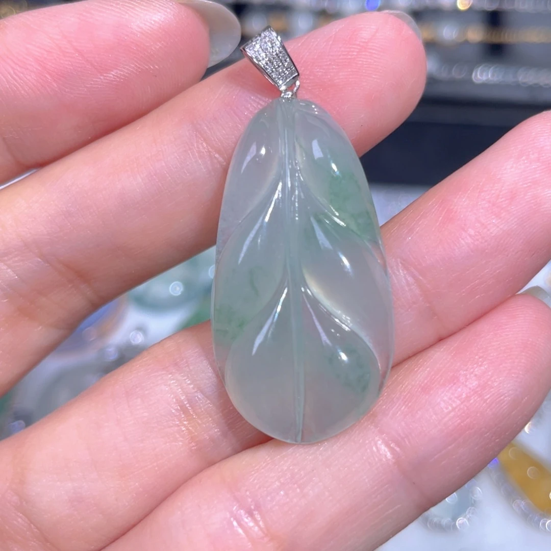 颈饰18K金镶嵌翡翠翡翠