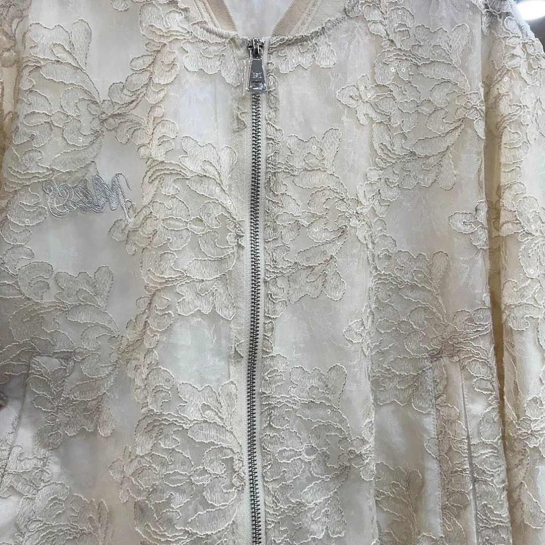 Q***U38022，M码，杏色，上