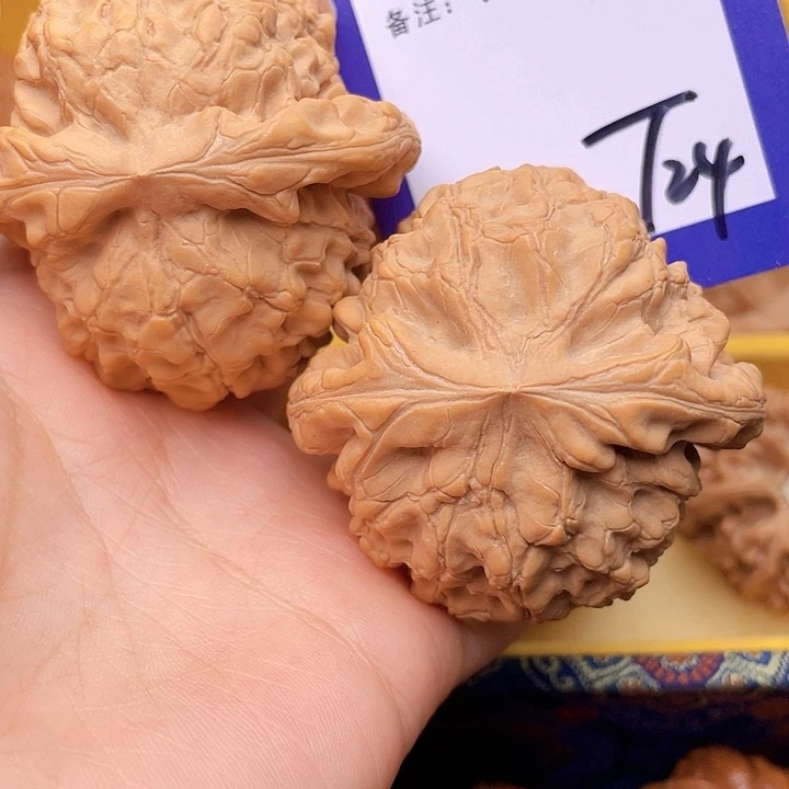 把件文玩核桃积**远文玩核桃龙鼎24