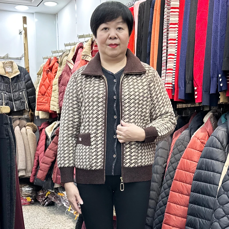 千鸟格中老年人妈妈装冬季外套水晶绒毛衣老年人针织衫女新款毛衫