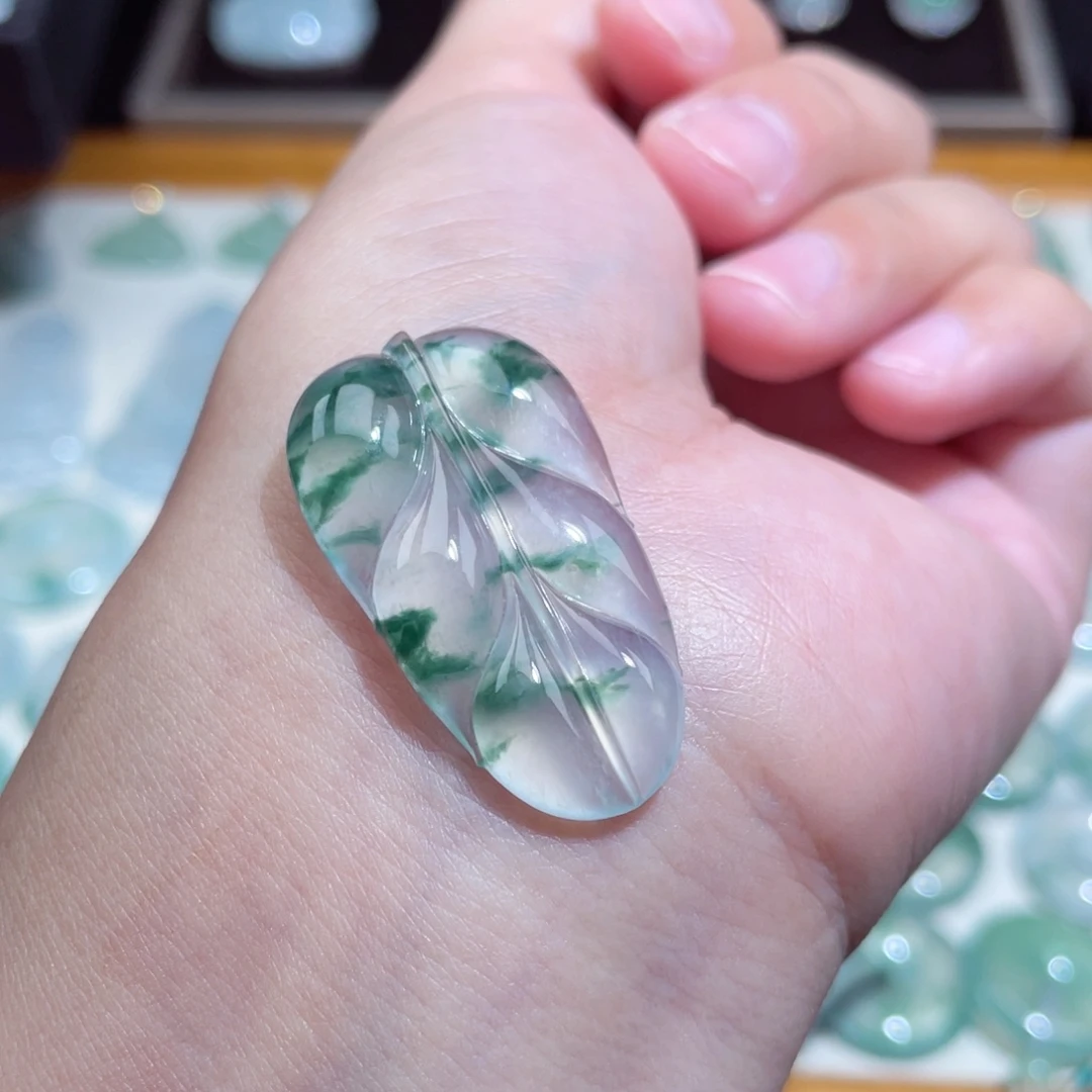 颈饰未镶嵌翡翠叶子