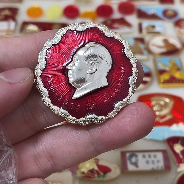 铝红**传毛爷爷像章